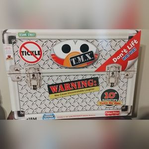 Tickle Me Elmo Sealed Mint in Box 2006 NRFB video clip WORKS lift flap 😊